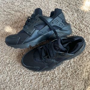 Black Nike Huraches